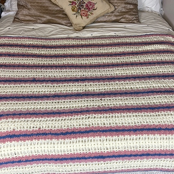 Vintage Crochet Mauve, Cream & Blue Afghan Throw - Picture 2 of 6